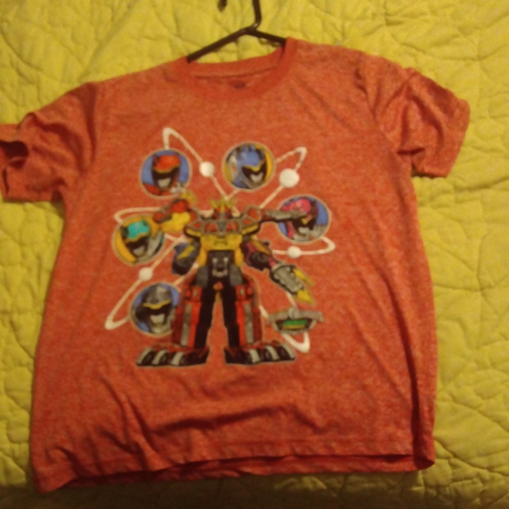 There's t-shirt kids extra large